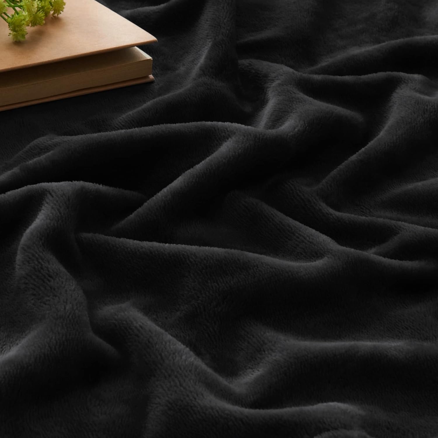 Fleece Blanket Black Throw Blankets for Couch & Bed, Luxury Plush Cozy Fuzzy Blanket 50x60 inches